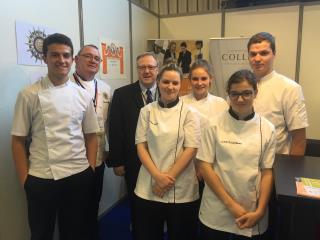 La Dream Team du lycée hôtelier Daniel Brottier avec Sébastien Vilaça et Patrik Sellier à Serbotel