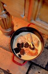 Le fameux poulet de Bresse à la crème de la Mère Blanc Crêpes Vonnassiennes