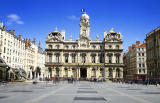 Certaines grandes villes françaises affichent encore des RevPAR en retrait. L'hôtellerie lyonnaise...