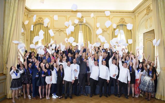 Remises des diplômes 2015 Le Cordon Bleu Paris avec le chef Denis Rippa.