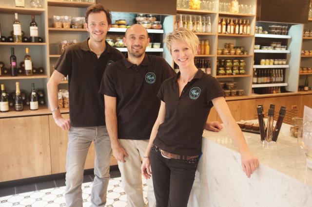 De g. à d., les restaurateurs Clément Fleck, Arnaud Perlot et Carole Fleck veulent démocratiser la cuisine gastronomique.