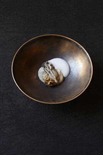 Velouté de topinambour et foie gra, huître de Jean Sulpice, L'Oxalys, Val-Thorens