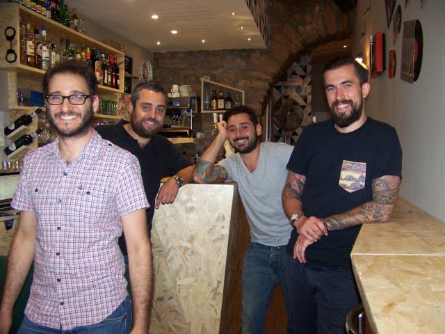 Maxime Porfido (le chef à gauche), Jean-Victor Geoffroy, Clément Porfido et Benjamin Le Barazer, le gérant.