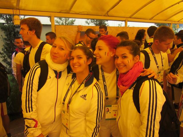 De G à D : Caroline Liénart, Anne-Sophie Berthe, la candidate fleuriste et  Florence Lesage