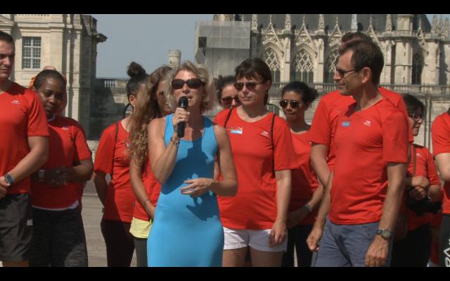 Corinne Menegaux, directrice d'Equip'Hôtel, félicite l'esprit d'équipe et le courage des participants.