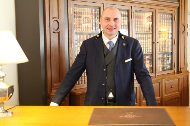L'un des challenges relevés par Dimitri Ruiz : « trouver un cheval de course pour qu'une championne de jumping, en vacances à Chantilly, puisse s'entraîner chaque matin, en vue de sa participation aux Jeux Olympiques ».