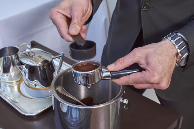 Tassement du café avec le tamper