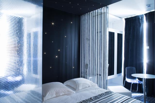 Les 24 chambres du Five Hotel, situé à l'orée du quartier latin parisien, s'inspirent de la thématique des cinq sens.