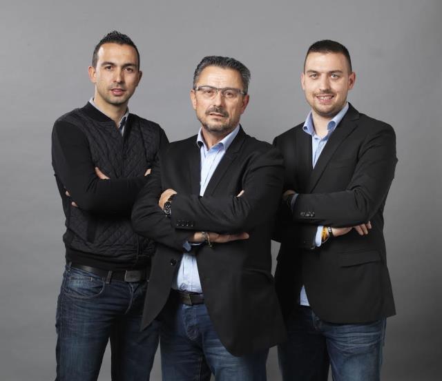 Robert Bori (au centre) et ses deux fils, Sébastien et Julien