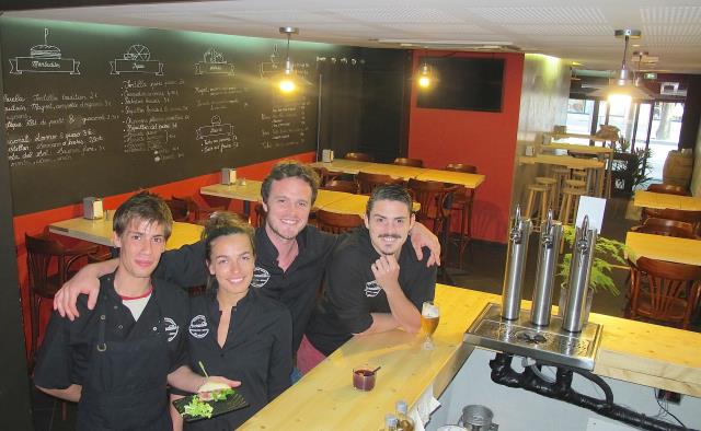 Locadillos est animé par 4 jeunes enthousiastes ; de droite à gauche les trois gérants associés, Simon Fihey, Frédéric Bourseiller, Ariane  Howa et le cuisinier Louis Dubus présentant montadito
