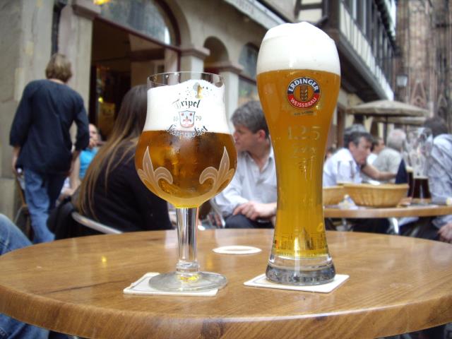 Aux 12 Apôtres, à Strasbourg, les bières étrangères sont servies dans les règles de l'art.