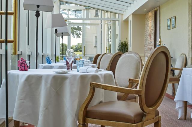 Dressage des tables de la véranda