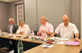 De gauche à droite : François–Xavier de Bouard, président fondateur du réseau Sélectour Afat,...