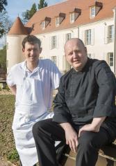 Stéphane Roesch et Xavier Robert, les deux chefs associés du château du Bost se sont connus au...