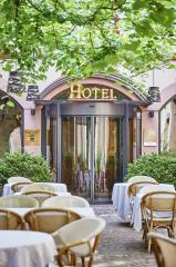 Outre une brasserie, la Maison des Têtes disposent d'un hôtel de 21 chambres.