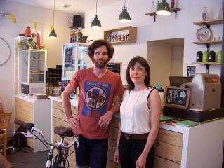 Anthony Duvernay et Charlotte Dumenil sont à l'origine de ce cyclo-café de 20 couverts.