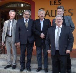 Serge Villaume, secrétaire général, Jean Lanau, président de Tables & Auberges de France, Georges...