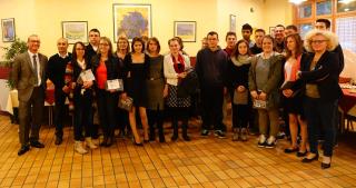 Les élèves avec leurs enseignants pour la présentation du livret de recettes issu du projet CHEF...