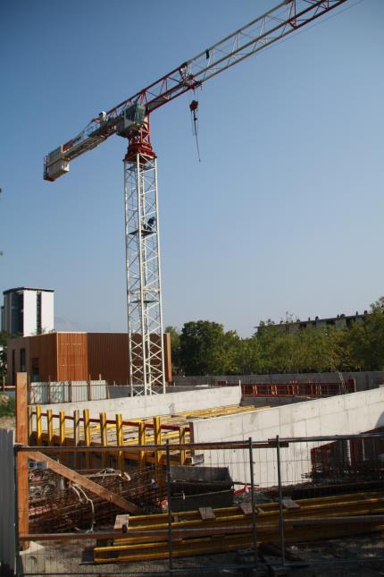 De lourds chantiers cofinancés par l'Etat (2,5 M€), la Région Rhône-Alpes (2,626 M€), Schneider Electric (290 K€) et la CCI de Grenoble (3,788 M€).  Ici, celui du nouveau bâtiment d'application
