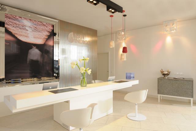 Le lobby de l'Hôtel Indigo Alexanderplatz de Berlin.