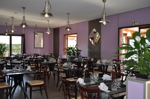 La salle de restaurant du Seino-marin.