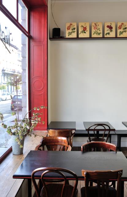 Vingt-quatre couverts dans une salle où l'on concentre les envies et les saveurs.