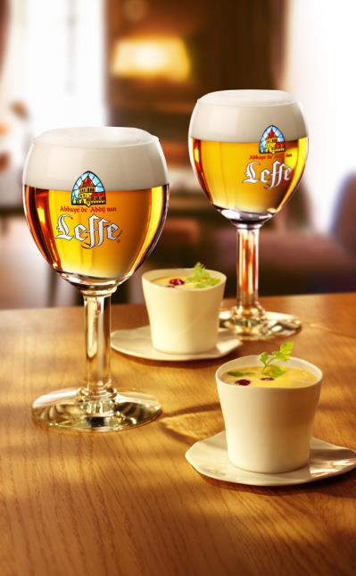Une association apéritive à faire découvrir : la Leffe Nectar et un velouté de patate douce aux airelles signé Hélène Darroze.