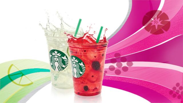 Starbucks Refresha existe en deux versions : Citron Vert et Mûre aromatisée à l'Hibiscus.