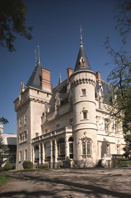 L'Institut Bocuse s'est installé au château du Vivier, fondé au 19e siècle à Ecully.