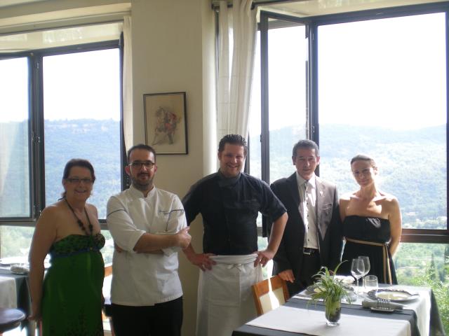 La famille Sangoy, Stéphane Coroller (chef pâtissier) et Nicolas Rondelli (au centre)