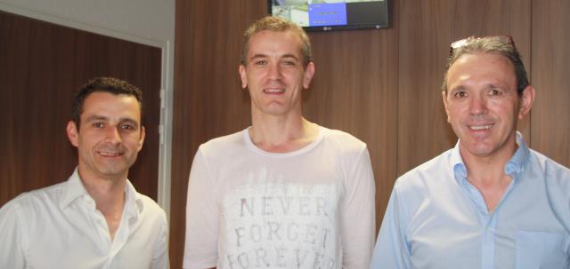 De gauche à droite, Paulo de Freitas, Mickaël Drevet et Serge Cerragero, respectivement cogérant et gérant d'Aréna Grenoble-St-Egrève, et pdg du groupe Cerra.