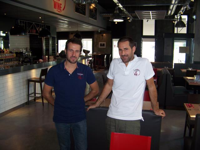 Philippe et Bruno de Ménonville veulent revaloriser le burger en l'association à de bons vins.