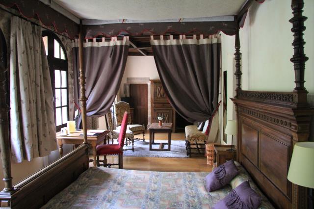 Des chambres spacieuses, confortables à la décoration adaptée au lieu.