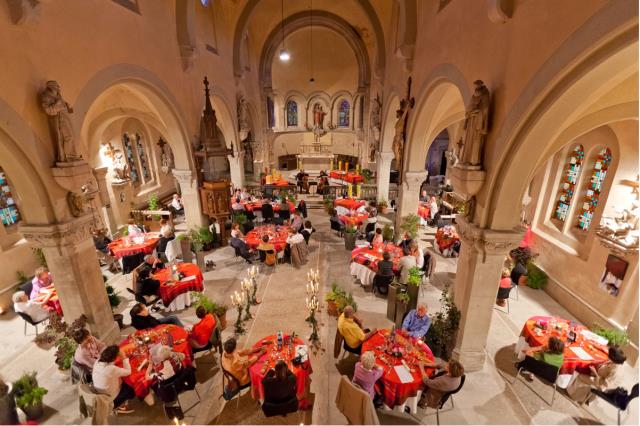 Le concept des Diners : attirer, par un dîner gastronomique, des visiteurs dans des lieux patrimoniaux méconnus.