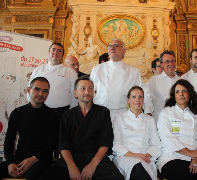 De gauche à droite : Eric Salmon, Flottes à Paris, Alain Ducasse, Laurent Petit, Le Clos des Sens à Annecy. Au premier rang : Husayuki Takeuchi, Maison Kaiseki à Paris, Jean-François Renard, Tintilou à Paris, Claire Heitzler, Lasserre à Paris et Fatema Ha