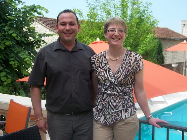 Guillaume et Anne Playoust ont cette année aménagé une petite terrasse surplombant la piscine.
