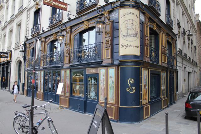 Une façade imanquable en plein coeur de Paris, sur les bords de Seine.