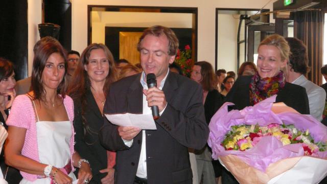 Myriam Kournaf,  directrice du Montalembert, le président du jury, Didier van Cauwelaert et les deux lauréates