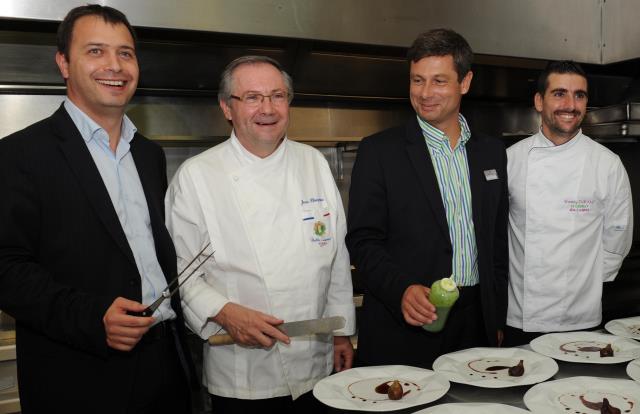 De gauche à droite : Laurent Trabalzini (directeur « restauration » du groupe Joa), Jean plouzennec, Renaud Carboneill (directeur du casino Joa du Boulou) et Wesley Durand.