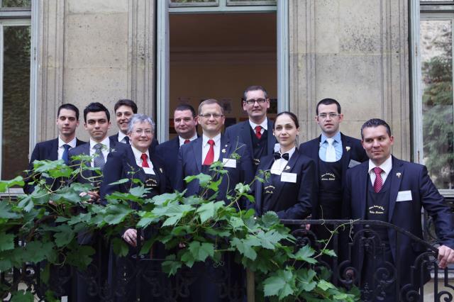 Les dix demi-finalistes ont disputé les épreuves dans les locaux de l'Organisation internationale de la vigne et du vin.