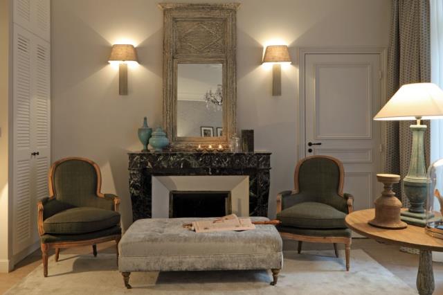 Salon d'une suite au  Newhotel Roblin