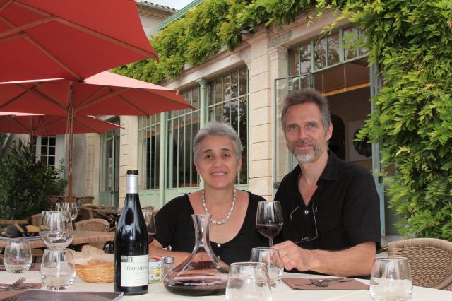 Françoise Antonin et Lutz Engelmann, devant l'orangerie de l'Auberge du Cèdre