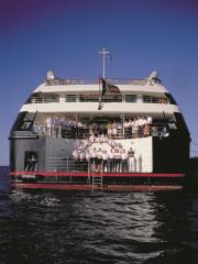 Equipage de l'un des bateaux de la compagnie des Îles du Ponant