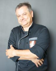 Au « Bo Bistro », Boris Chevtchenko dirige une équipe de trois personnes en cuisine (plus un...