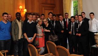 Venus de toute l'académie de Reims, les élèves intéressés par le métier de sommelier posent ici...