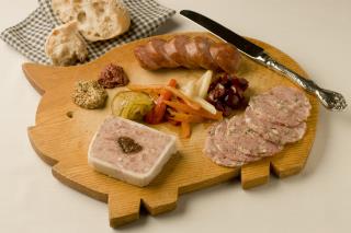 Un beau Charcuterie board au Publican, spécialisé bière & charcuterie