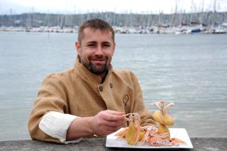 Sur la plage du Moulin blanc avec une présentation originale de Langoustines sur les princesses...