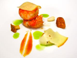 Langoustines coralines, girolles et tomme fumée