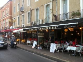 les restaurants sur le quai à Sète ont réouvert après l'orage