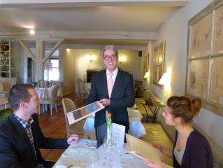 Patrick Faurisson Maître d'hôtel au Puits Saint Jacques à Pujaudran
